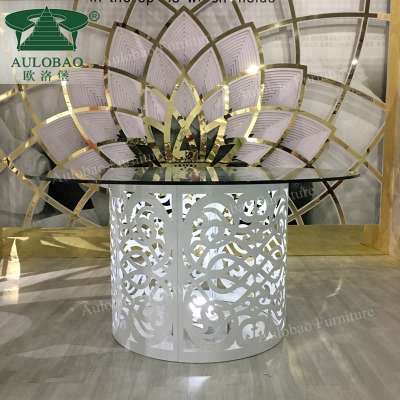 Hot selling tempered glass top white iron metal base with led light wedding table for event